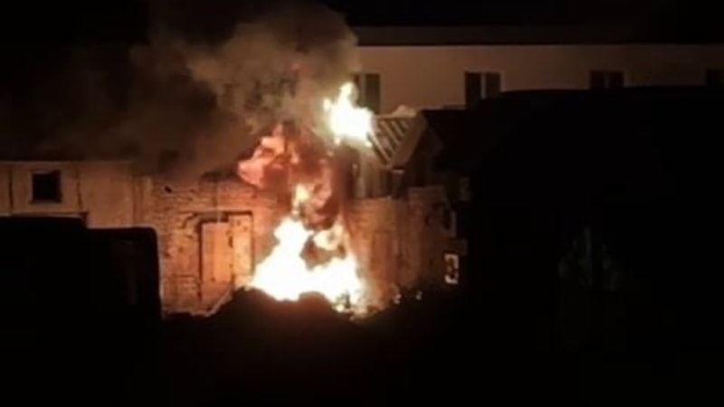 Sakarya'da bilinçsizce yakılan ateş, 4 dükkana felaketi yaşattı