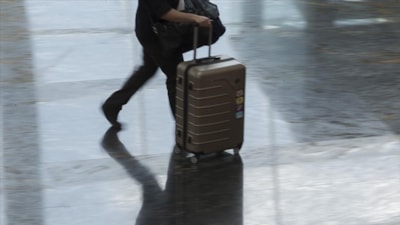 Yeni Zelanda'da bir kadının valizinden 2 yaşında çocuk çıktı