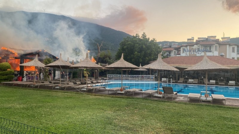 Balıkesir'de otelin bahçesinde korkutan yangın