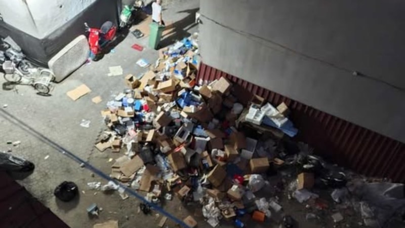 Marmaris'te toplanmayan çöpler sokaklarda çirkin görüntülere neden oldu