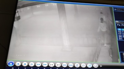 Kütahya'da bir grup genç camiye zarar verdi