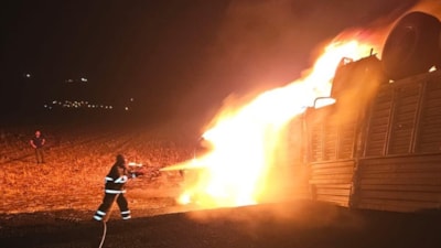 Mardin'de devrilerek alev alan tırın sürücüsü yanarak öldü