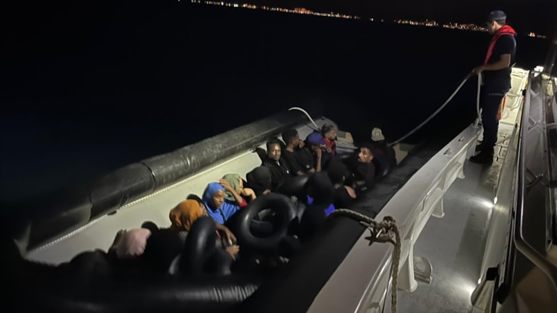 İzmir'de denizde ve karada 83 düzensiz göçmen yakalandı