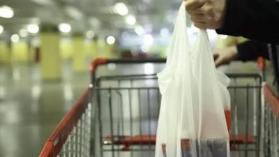 Marketlerde yeni dönem: Plastik poşet satmayana ceza geliyor!
