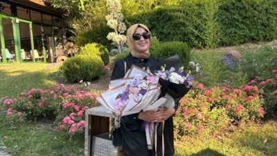 Bursa'da 50 yaşında üniversiteden birincilikle mezun oldu