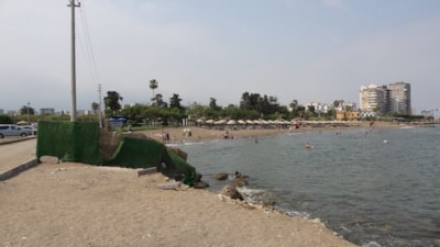 Mersin'de CHP'li belediyenin girişi ücretli hale getirdiği halk plajında gerginlik