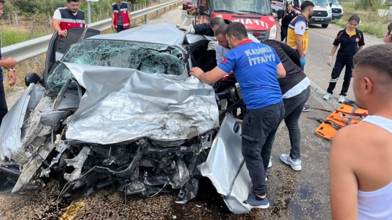 Osmaniye’de otomobiller kafa kafaya çarpıştı: 1 ölü, 1 yaralı