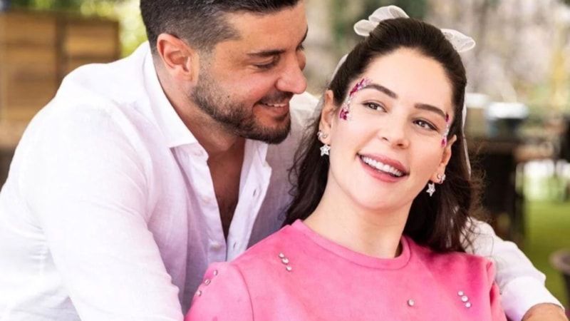 Berk Oktay'dan 'boşanma' iddiasına fotoğraflı yanıt