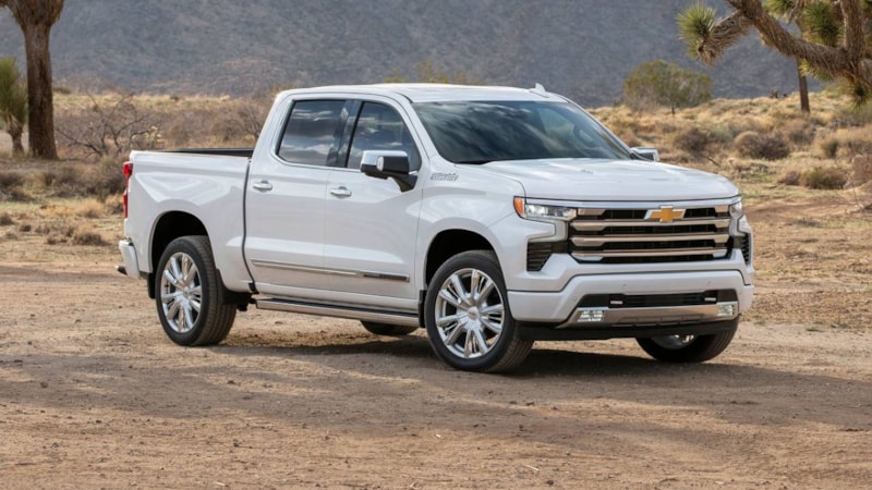 Chevrolet Silverado rekor kırdı: Tek şarjla 1704 kilometre