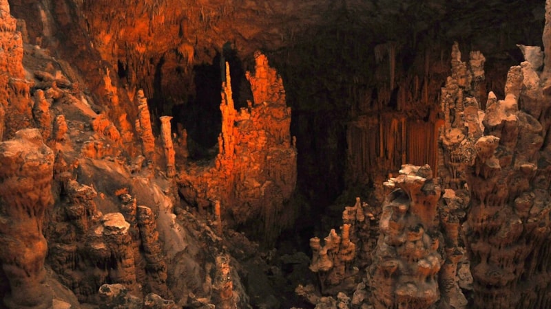 Dünyanın sekizinci harikası Gilindire Mağarası masalsı atmosferiyle büyülüyor