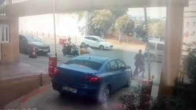 İstanbul'da sokak ortasında kavga: Kadın, bıçakla saldırdı