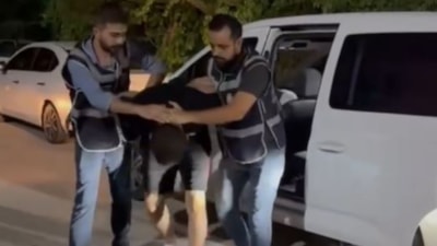 Adana'da motosiklet sürücüsüne saldırmaya kalkıştı: Gözaltına alındı