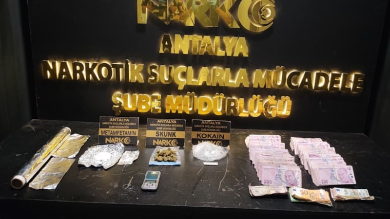 Antalya'da uyuşturucu tacirlerine darbe: Çok sayıda yasak madde ele geçirildi