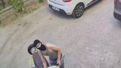 Ankara'da kar maskeli hırsız motosikleti çaldı