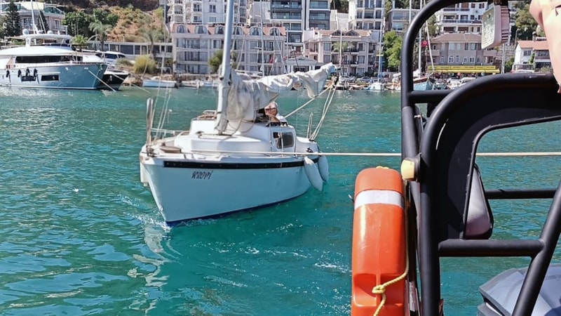 Muğla'da arızalanan tekne sürüklendi