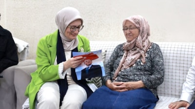 Cumhurbaşkanı Erdoğan'ın şehit ailelerine özel mektubu Mersin'de teslim edildi