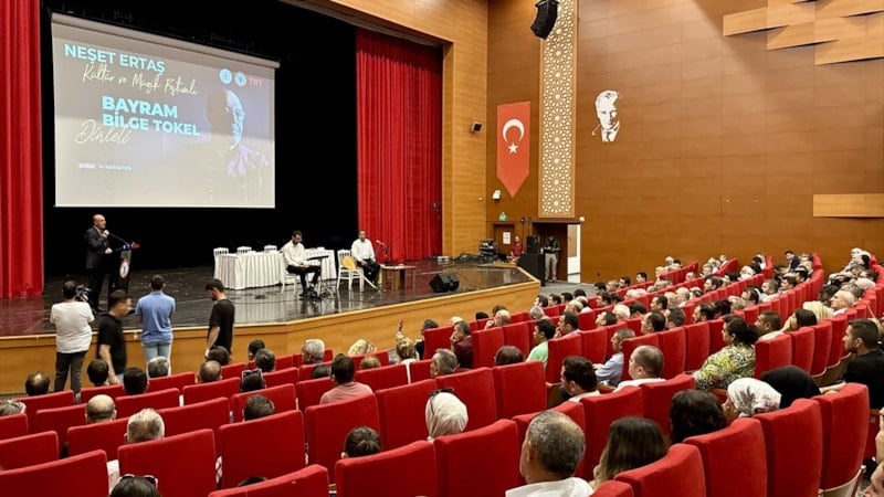 Neşet Ertaş Kültür ve Müzik Festivali Kırşehir'de başladı