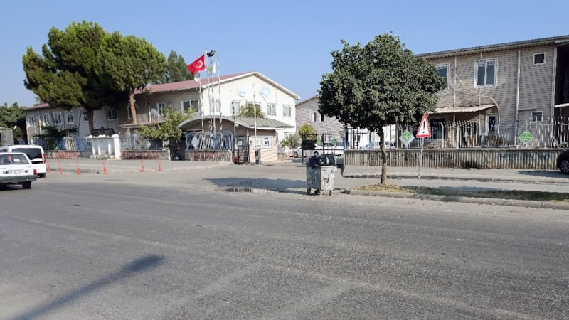 Adana'da görevli amir tartıştığı işçiyi ayağından vurdu