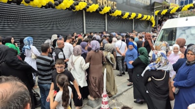 İstanbul'da mağaza açılışında 'indirim' izdihamı