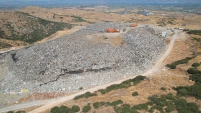 İzmir'de mera alanına yapılan çöp depolamasından geri adım