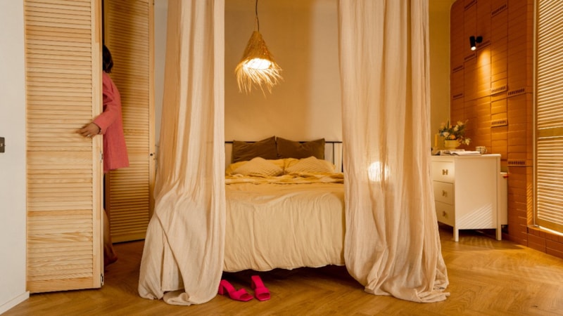 Yatak odasında bu eşyaları asla bulundurmayın: Uyku kalitesini düşürüyor