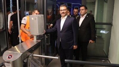 Iğdır Valisi Turan, protokol tribününe elektronik biletle giriş yaparak maçı takip etti