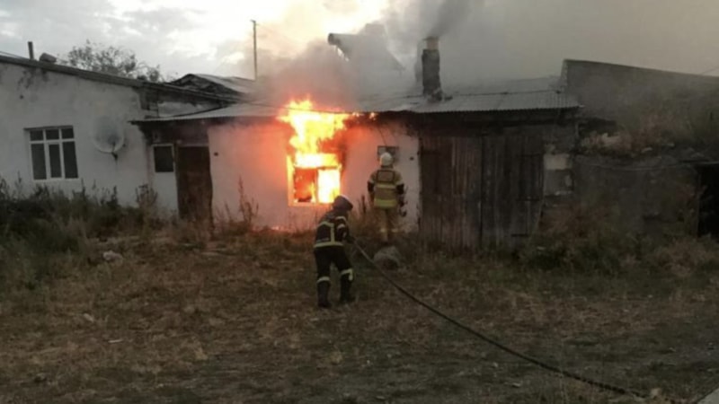 Kars’ta ev yangını kısa sürede söndürüldü