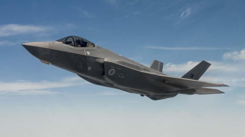 Arızalanan İngiliz F-35 uçağı Japonya'ya zorunlu iniş yaptı