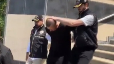 İstanbul'da nefes kesen kovalamaca: Çatıdan çatıya atlayarak kaçan firari yakalandı