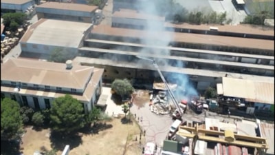 Kocaeli'de fabrikada çıkan yangın, yanındaki 2 fabrikaya daha sıçradı