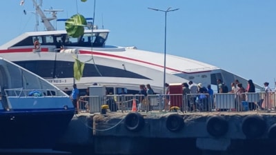 Avşa Adası açıklarında İDO feribotu kayaya çarptı