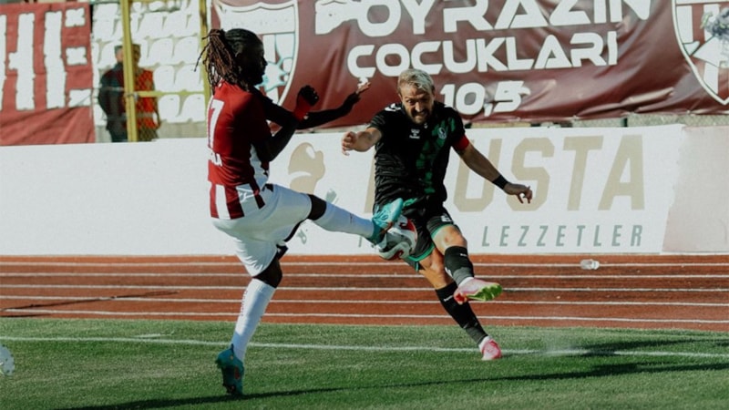 Sakaryaspor forması giyen Caner Erkin ilk resmi maçında kırmızı kart gördü