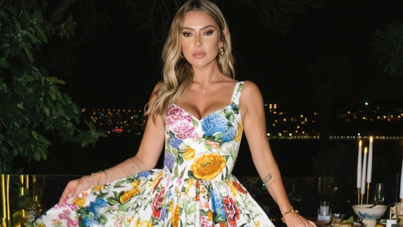 Hadise leopar bikinisiyle poz verdi! Şarkıcıya yorum yağdı