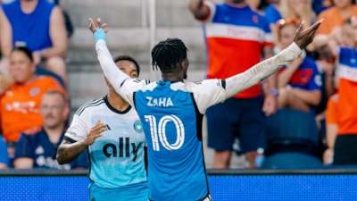 Wilfried Zaha'dan şık vole golü