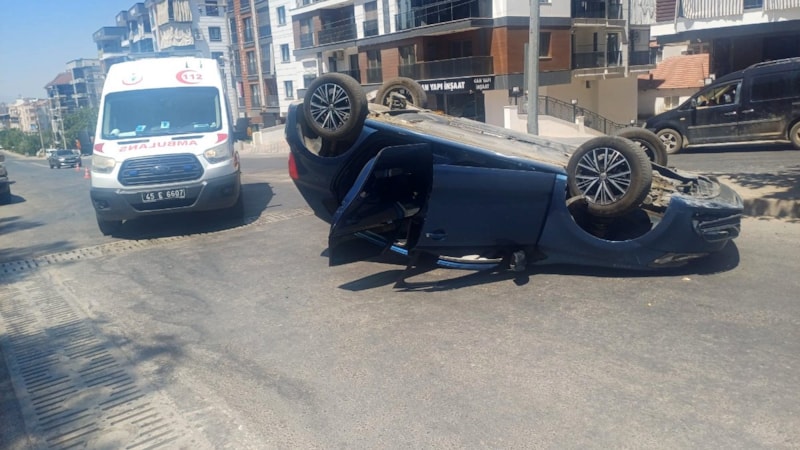 Manisa'da takla atan aracın sürücüsü yara almadan kurtarıldı