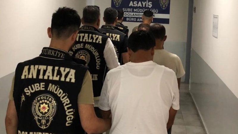 Antalya'da 1 milyon liralık vurgun: Kendini devlet görevlisi olarak tanıtan şüpheliler hakkında karar