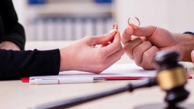 Eşine hakaret eden koca kusurlu bulundu