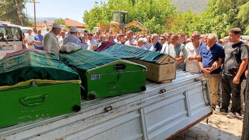 Amasya'da anne ve çocukları toprağa verildi