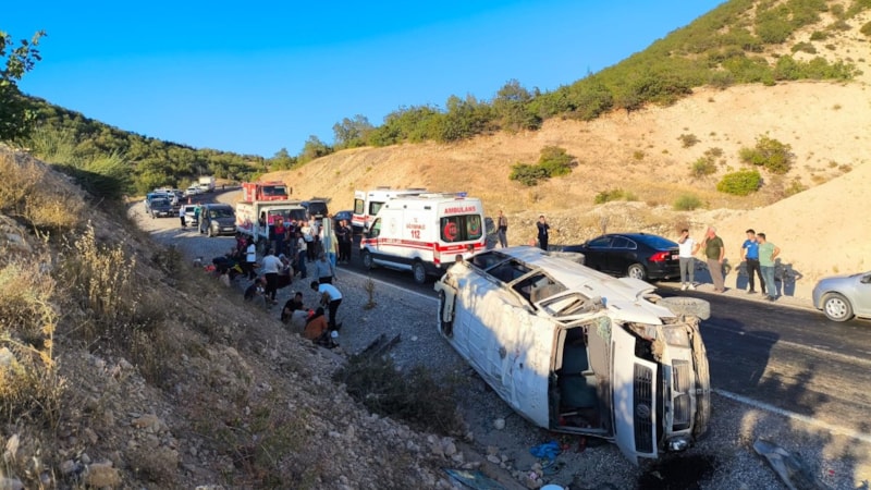 Adıyaman’da tarım işçilerini taşıyan minibüs devrildi