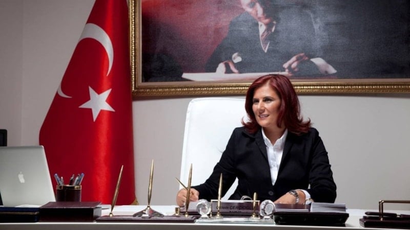 Aydın Büyükşehir Belediye Başkanı Özlem Çerçioğlu ve 3 ilçe belediye başkanı AK Parti yolunda