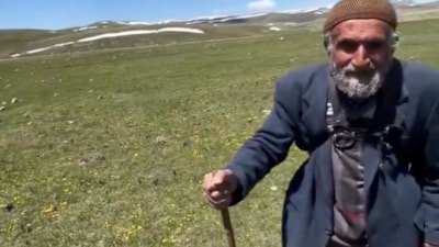 İsviçreli gezgin, Erzurumluya adres sordu: Böyle gideceksin, sola büküleceksin