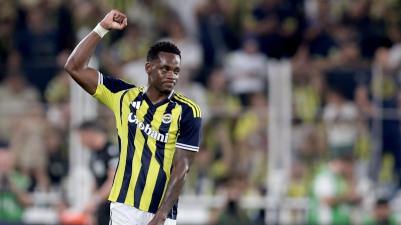 Jhon Duran, Fenerbahçe taraftarı önünde ilk kez gol sevinci yaşadı