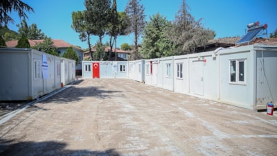 Balıkesir'de depremzede vatandaşlar için konteynerler kuruluyor