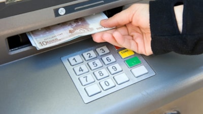 Yunanistan’da uygulamaya alındı: ATM’den para çekerken ücret alınması yasaklandı!