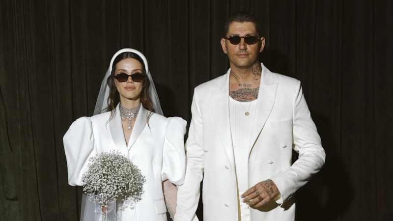 Hamile İrem Helvacıoğlu'nun denizde üzerine çocuk düştü! O anlar sosyal medya hesabından anlattı