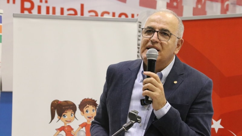 Mehmet Akif Üstündağ: Buradan Avrupa vizesi alarak tarihe geçtiler