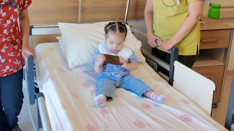 Eskişehir'de 8 aylık bebeğin böbreğinden 18 milimetrelik taş çıkarıldı