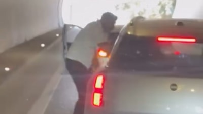 İstanbul'da tünelin ortasında yol verme tartışması kamerada