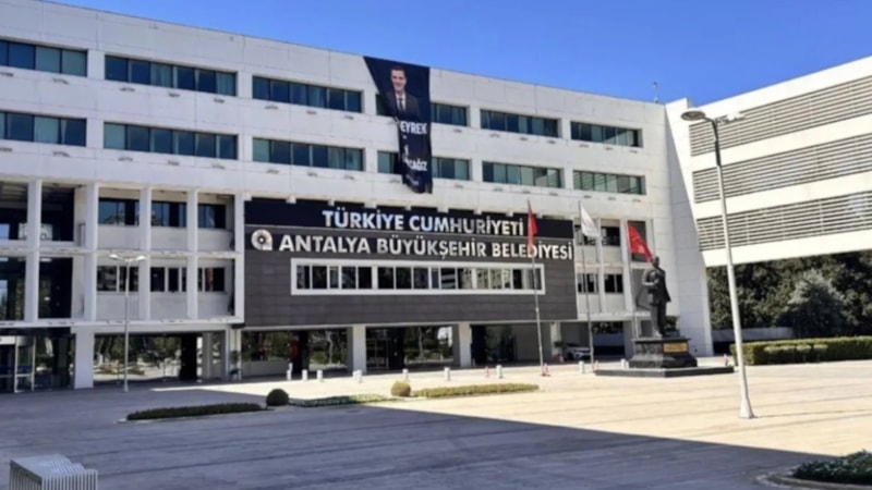 Antalya Büyükşehir Belediyesi'ne rüşvet operasyonu: Şüphelilerden 15'i adliyede