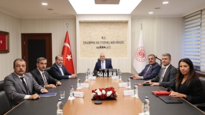 Hükümet memurların taban aylığına 1.000 TL zam teklifi yaptı